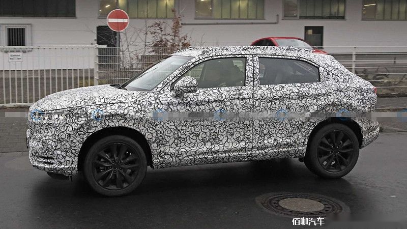 2022-honda-hr-v-side-spy-photo.jpg