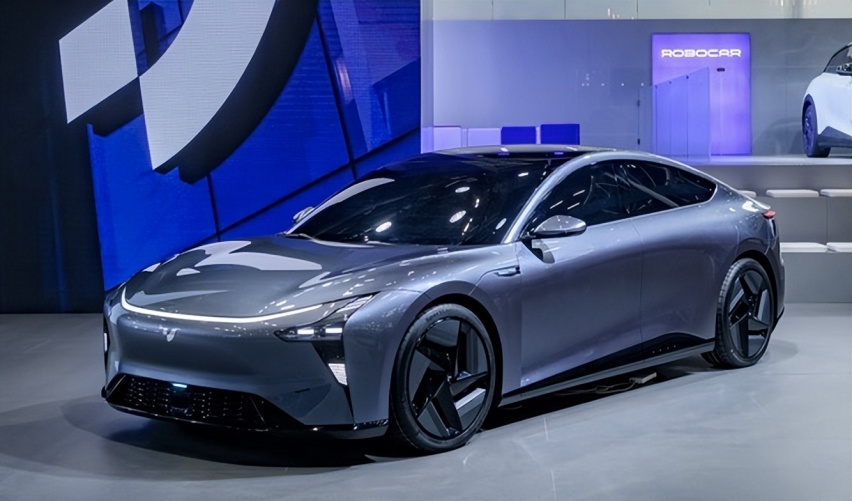 对标比亚迪海豹/Model 3！集度纯电轿跑ROBO-02车展首发