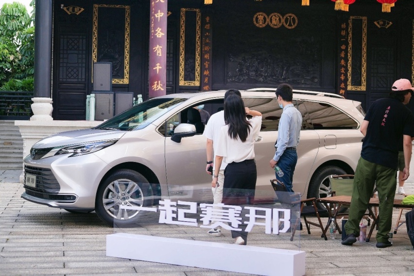 舒适王者，全家共享，广汽丰田赛那现象级高端豪华家用MPV