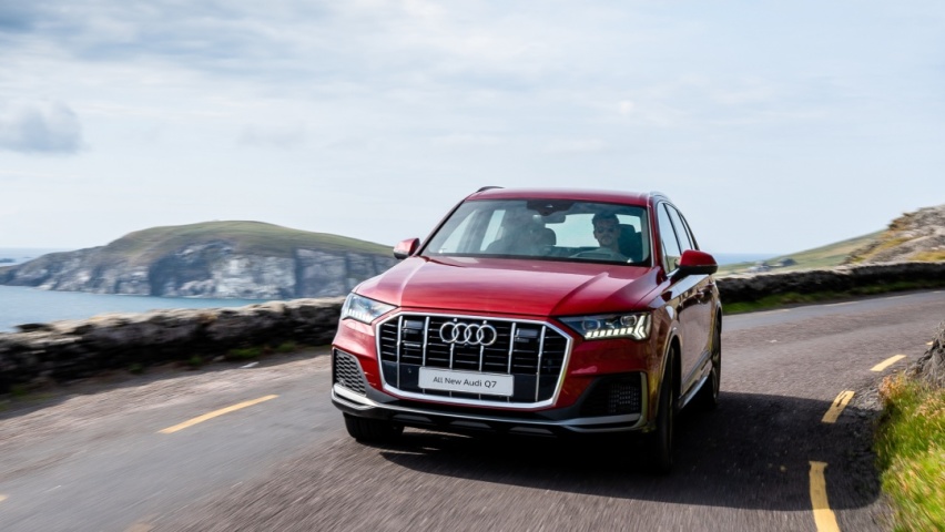 奥迪新款Q7售68.98万元起，BBA这三款豪华中大型SUV