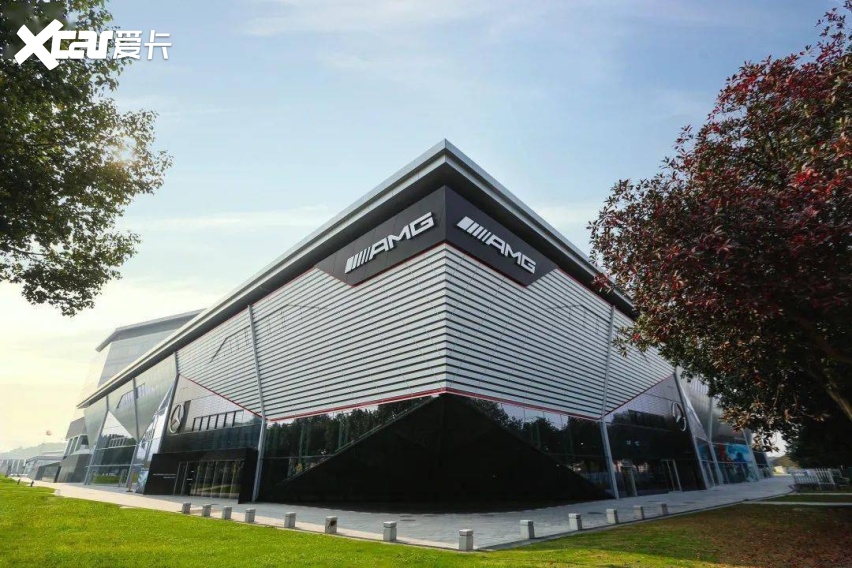 新一代AMG GT四门跑车上市引爆性能粉，广州车展的奔驰展台有什么魅力