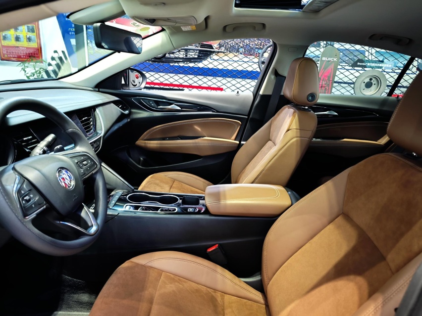经典美系轿车 实拍别克君威 19.68万元起值得买吗？