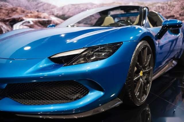 近距离静态体验法拉利296 GTS，触不可及的“梦”我摸到了