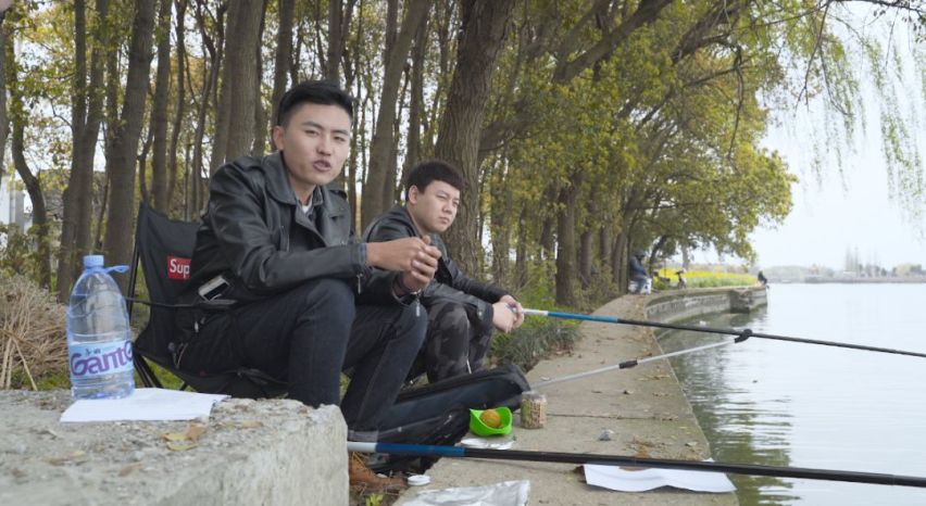 上海的春天明媚又短暂，古怪精灵的天气晴雨难测，就好像这个城市