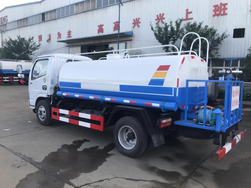 东风小多利卡5吨洒水车 国六5吨洒水车价格