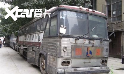 还记得90年代的灰狗大巴吗当年身价百万如今已成废铁