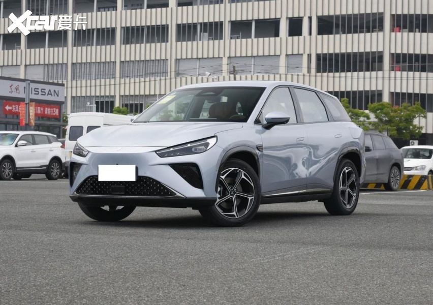 12.99万元起售,哪吒l首批车主正式交付,综合续航可达1300公里