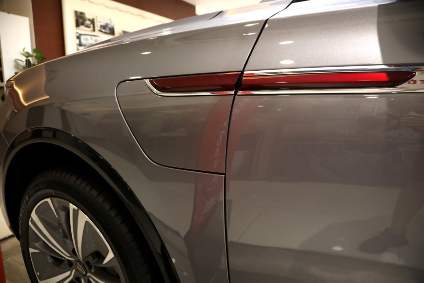 小号撩车：纯电动大型SUV 红旗E-HS9到店实拍 霸气十足