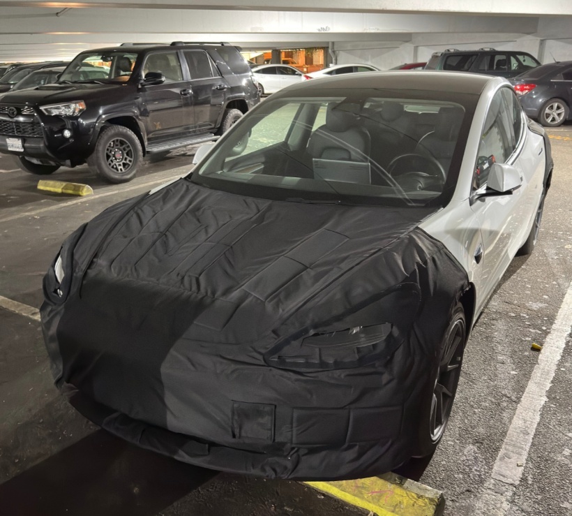 新款特斯拉Model 3实车曝光，外观内饰有所调整，有望明年正式上市