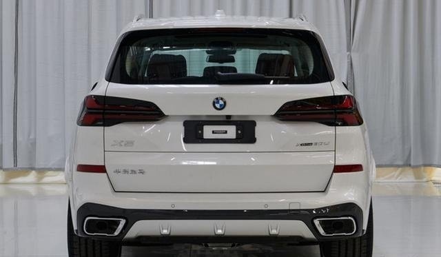 发动机功率提升，屏幕更大，新款BMW X5还能打赢电动车吗？