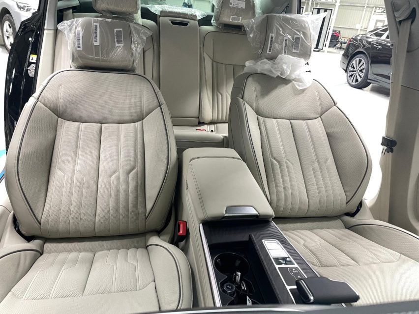 11月上市！25款奥迪A6L、Q5L实车曝光，取消致雅型/舒适配置升级