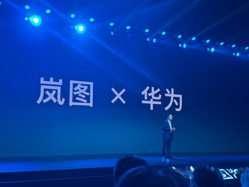 首款搭载华为乾崑智驾的车型，为什么不是问界，而是岚图梦想家？