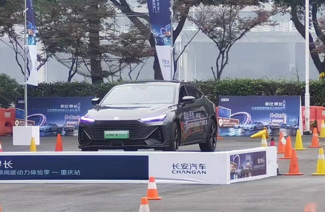 试驾UNI-V智电iDD：比起加速，稳定、精准动态表现更优