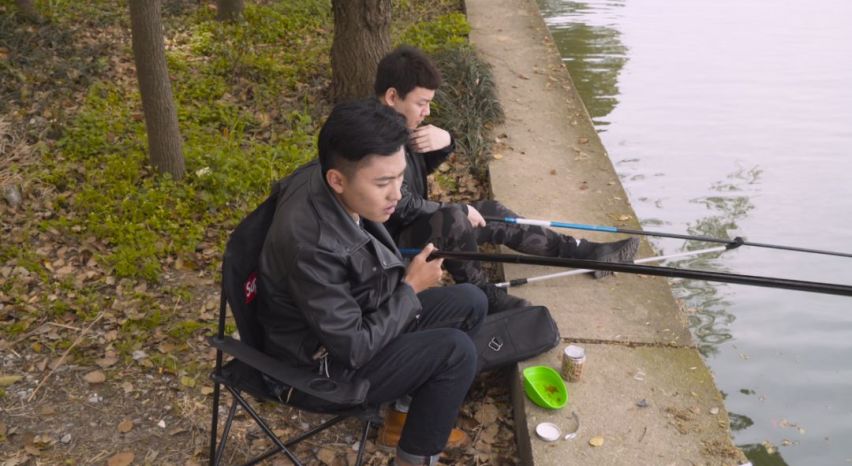 上海的春天明媚又短暂，古怪精灵的天气晴雨难测，就好像这个城市