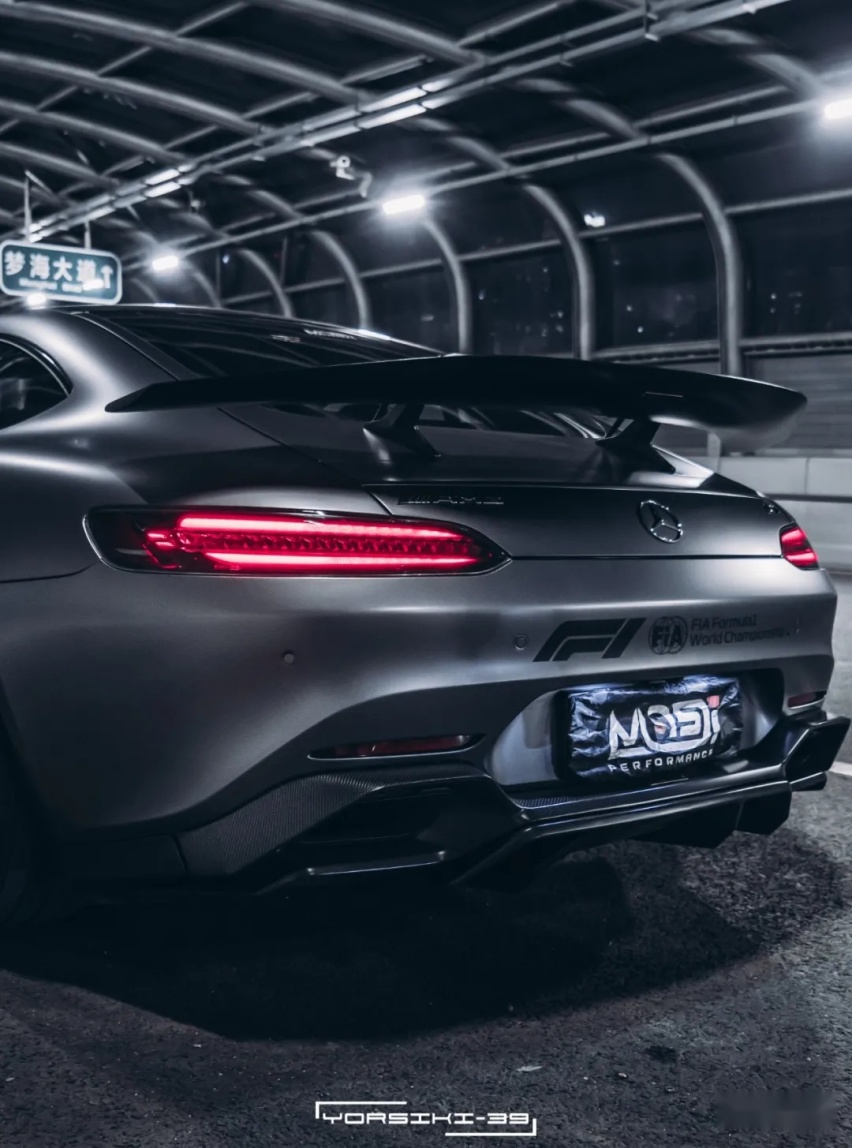 油耗堪比纳智捷的梅赛德斯-AMG GT，两天一箱98你受得了吗？