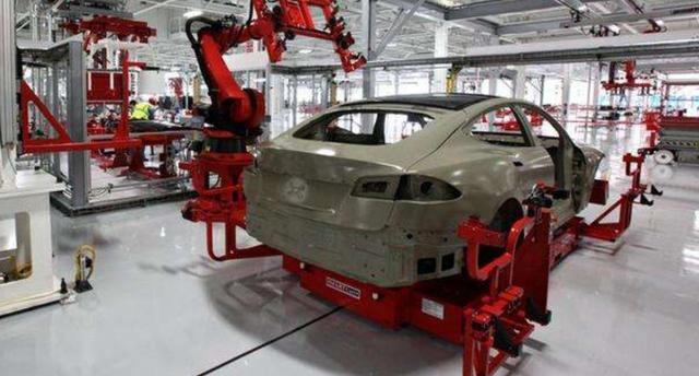 Model 3：已进入自动驾驶模式，方向盘脱离倒计时