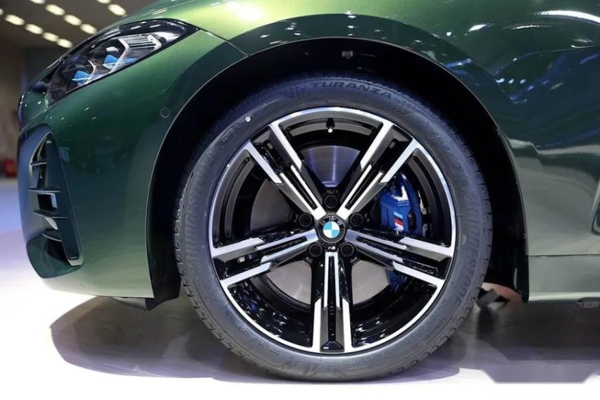 全新BMW 4系敞篷轿跑车用创新软顶致敬经典魅力