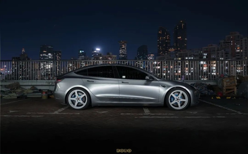 换轮毂如换鞋的特斯拉Model 3P，改不了更快那就玩姿态