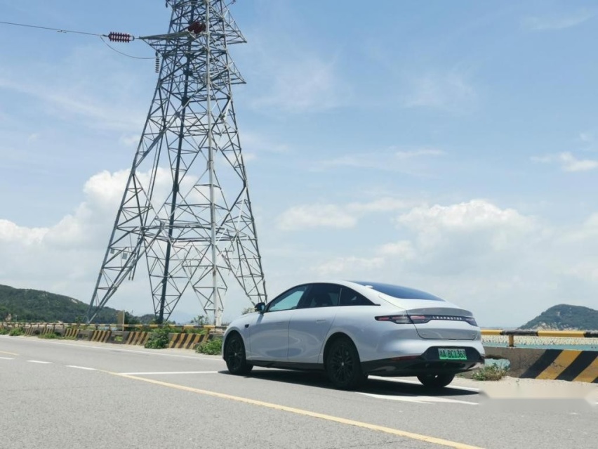 试驾零跑 C01 525 舒享版：领略空间优势和舒适驾控之美