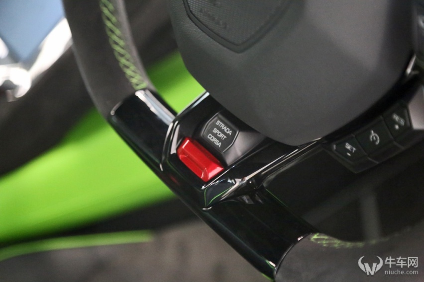 公路和赛道的极致融合，实拍兰博基尼Huracán Tecnica
