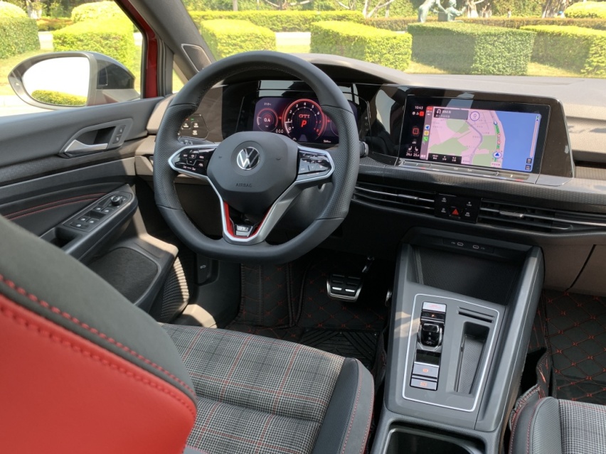 赛道体验第八代高尔夫GTI：快得有血有肉有灵魂