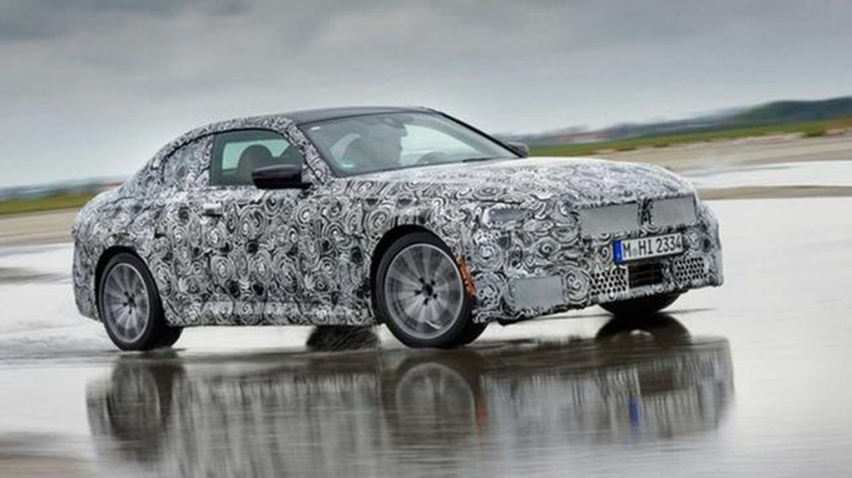 全新宝马2系Coupe，前置后驱造型，与量产车造型相当接近