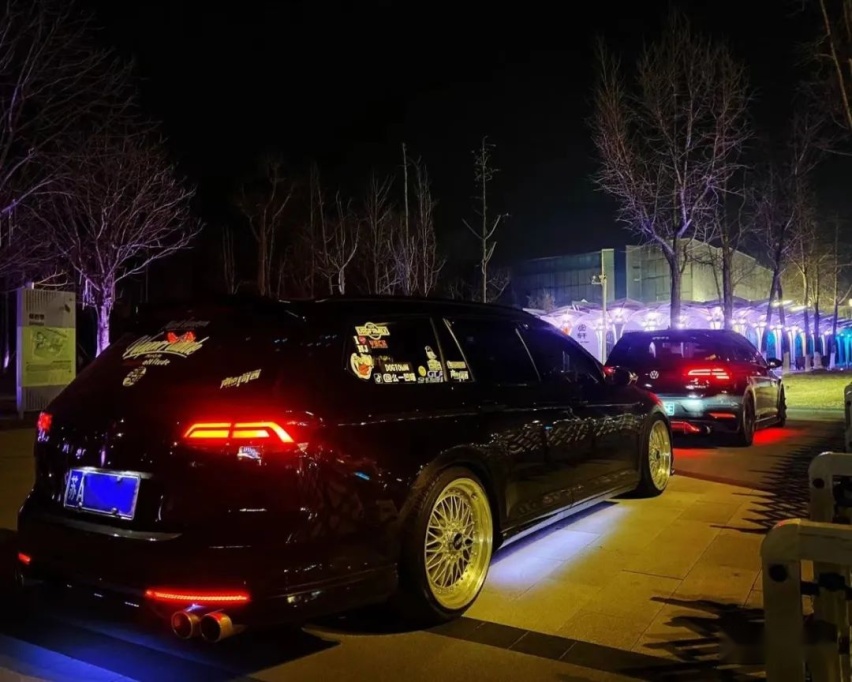 走街范的大众7.5代高尔夫GTi，这种干净素雅的感觉就很棒