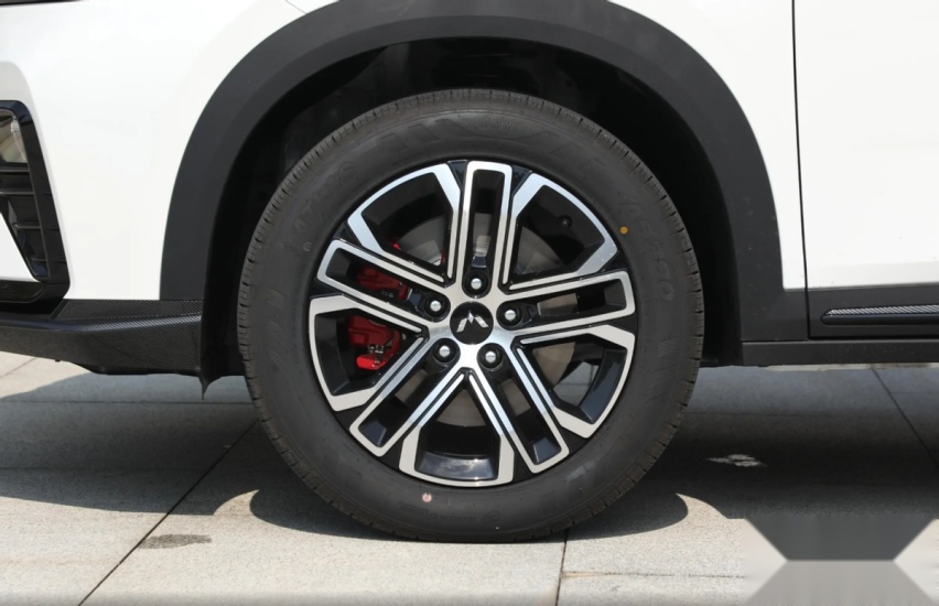 五菱又推出SUV，后排可变“大床房”，搭载1.5T造型霸气，竞争缤越
