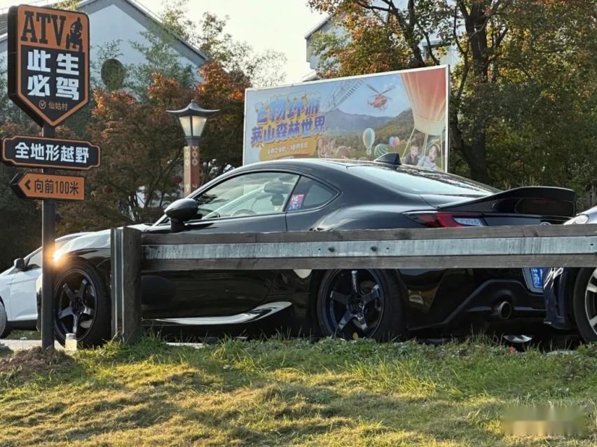 等了两年半的斯巴鲁BRZ ZD8，到手后迫不及待改装一番来圆梦