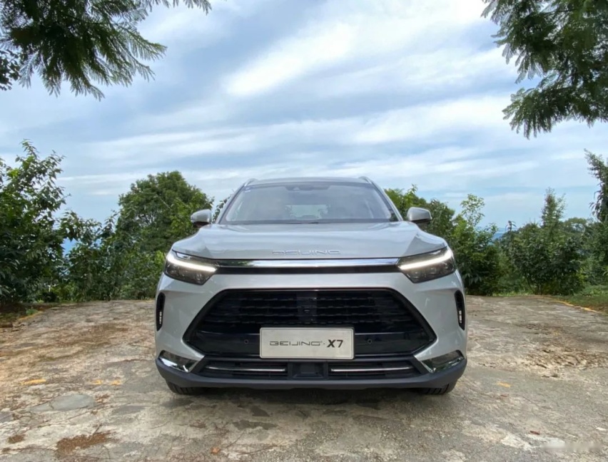 试BEIJING-X7，强劲性能覆盖全速段，科技安全保障驾控
