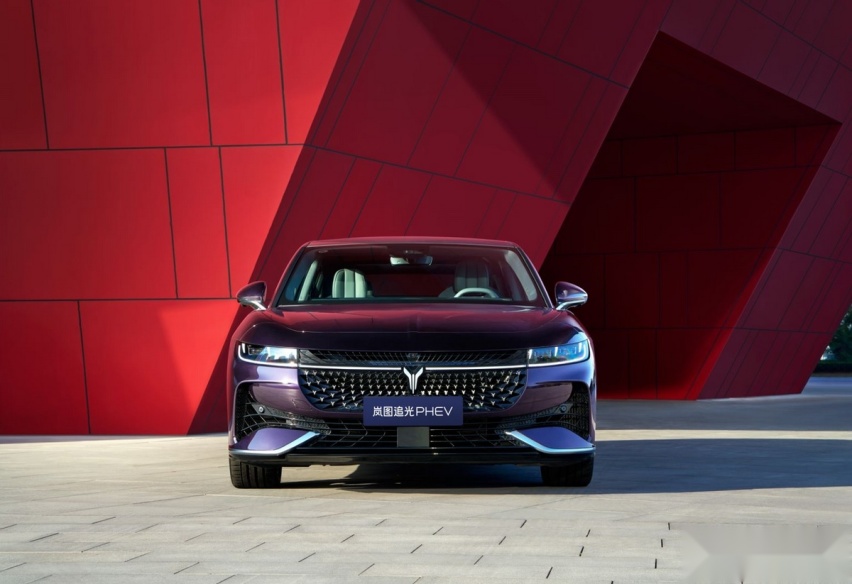 重新定义行政豪华标准,岚图追光PHEV 25.28万元起上市