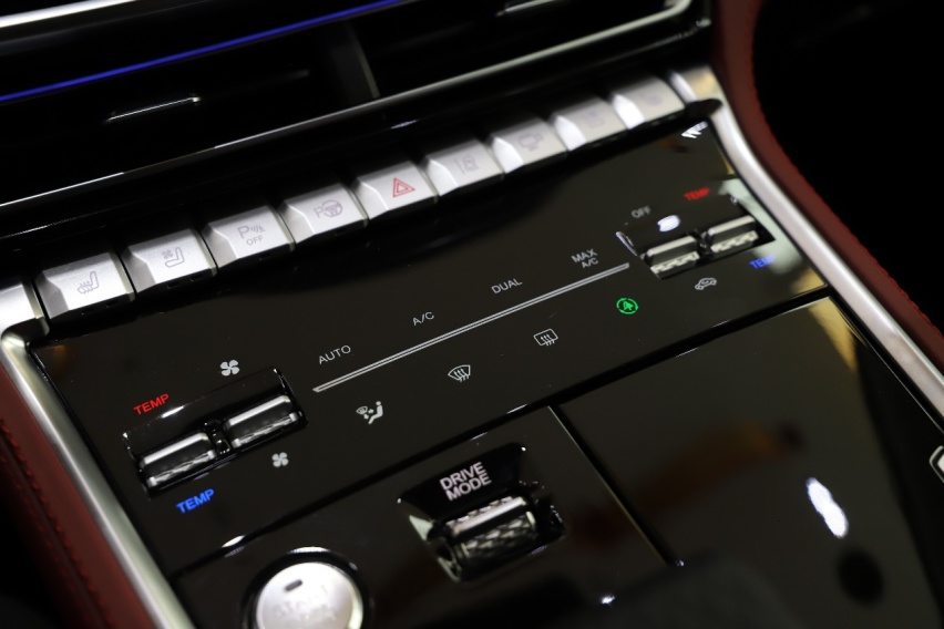 换装全新家族前脸 实拍2021款长安CS85 COUPE