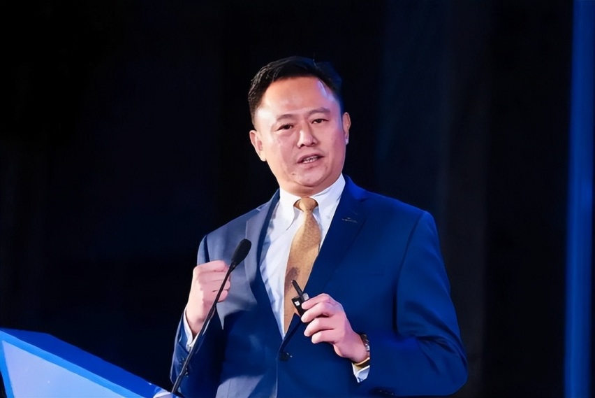 都在电动化弯道超车，为什么新红旗能成为领创者？