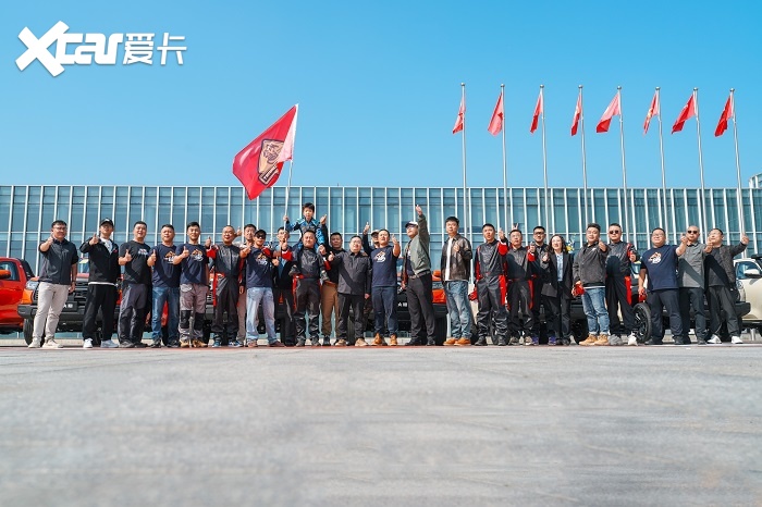 从“交车”到“交底”：魏建军为V6火炮首批车主交车
