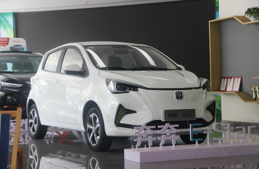 实拍奔奔E-Star多彩款：310km续航+快充，6.79万值不值？