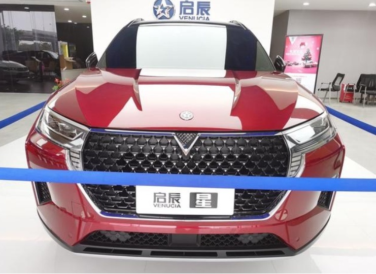 首台红色启辰星实车已到店！轴距2756mm或一季度上市
