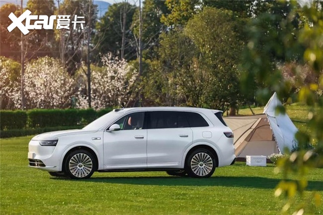 昊铂HL vs问界M8 场景适配差异全解析 家庭出行/复杂路况选车攻略