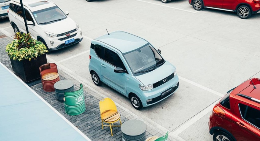 下乡了！宏光MINI EV销量暴跌再降一万多，实则降价求生？