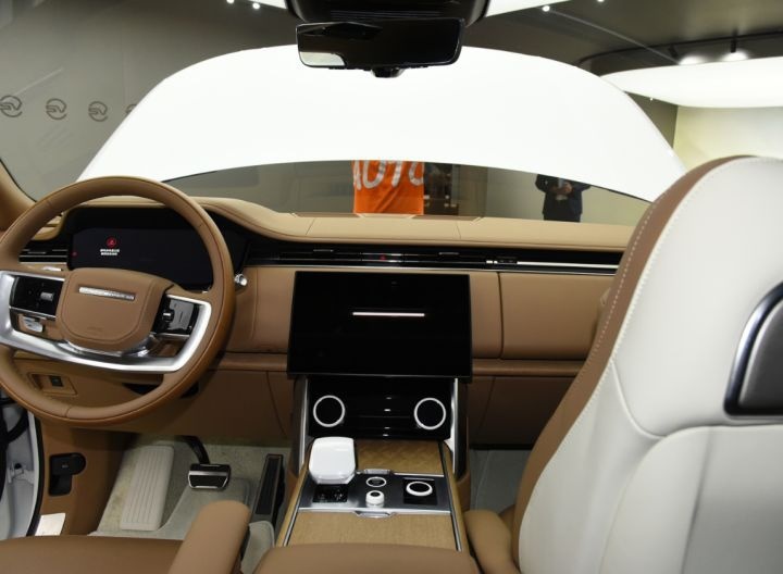 4.4T V8双涡轮，内饰壕无人性，全新路虎揽胜系列成都车展正式上市