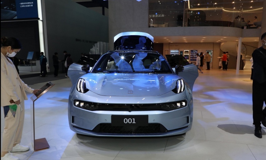 至高降3.7万，极氪001起售价降至26.9万，是冲腾势N7来的？