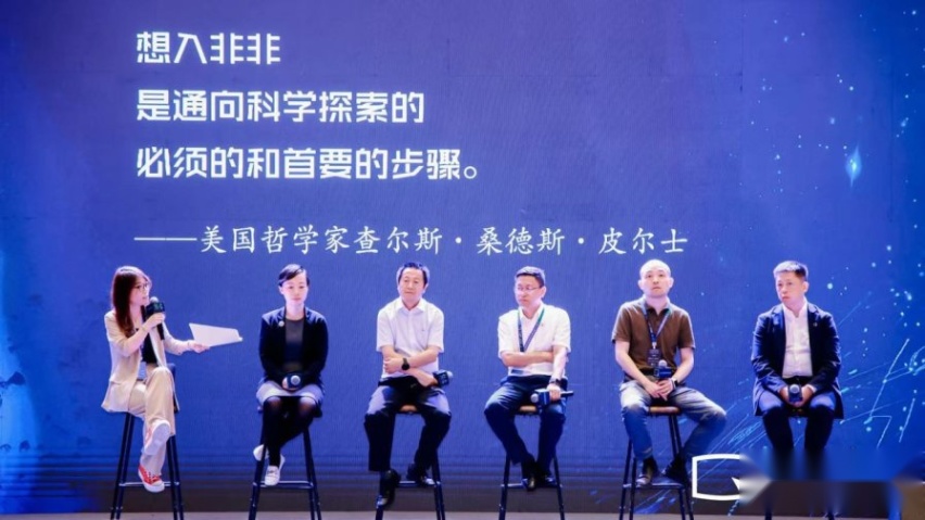 第十六届中国汽车蓝皮书论坛开幕，中国汽车产业需要一场想象力的狂欢