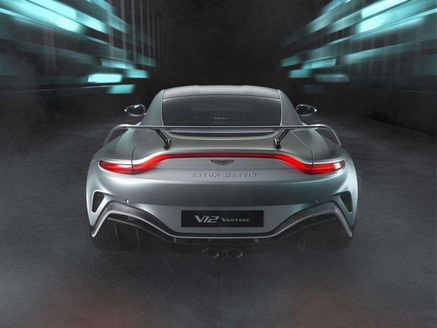 新阿斯顿马丁：5.2L V12，引擎里藏猛兽 马力近7百，全球333台