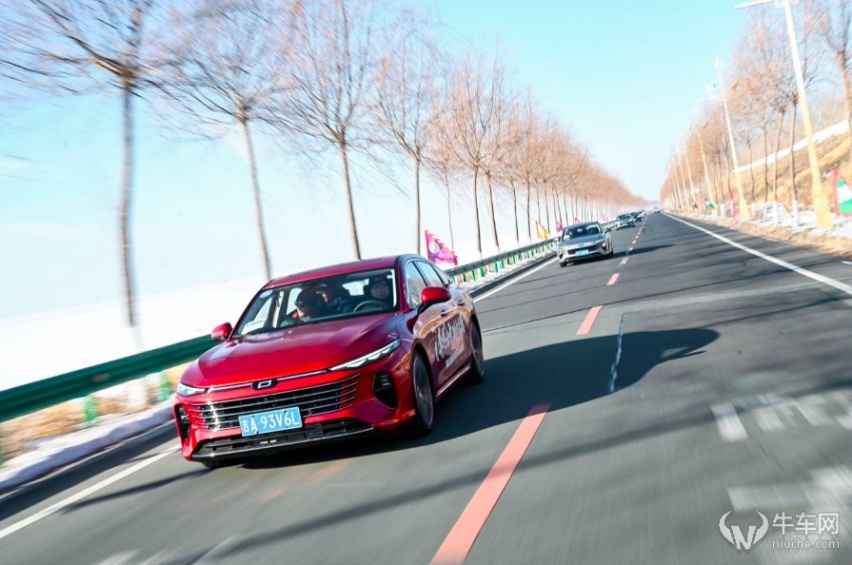 2.0T+6AT/打造国民家轿 试驾第四代奔腾B70