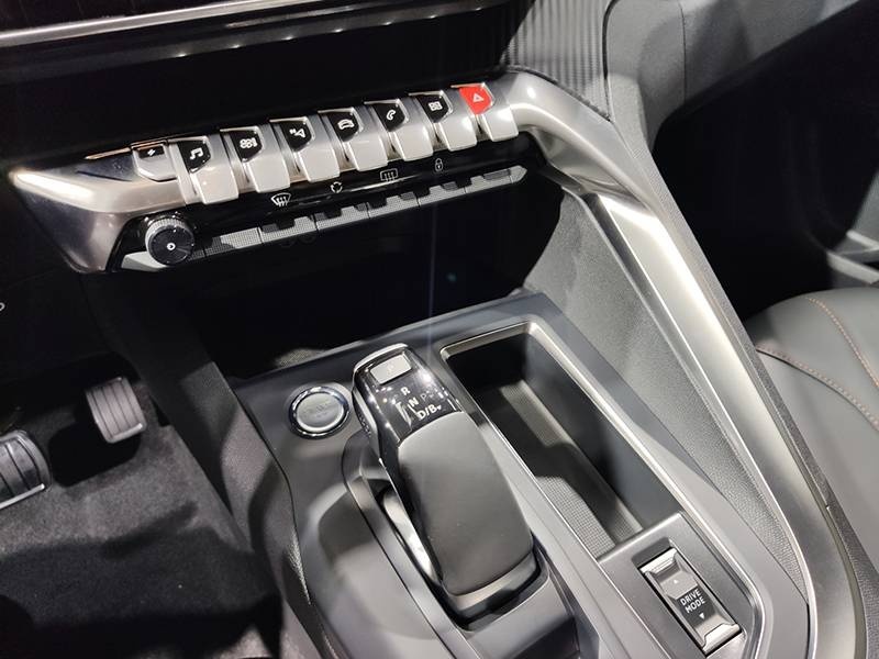 2020成都车展：搭1.6T发动机，实拍标致4008PHEV