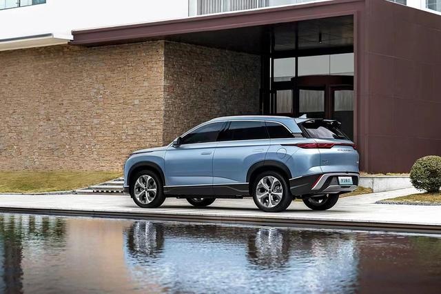 混动大五座，百公里亏电油耗低至5.8L，护卫舰07售20.28万起