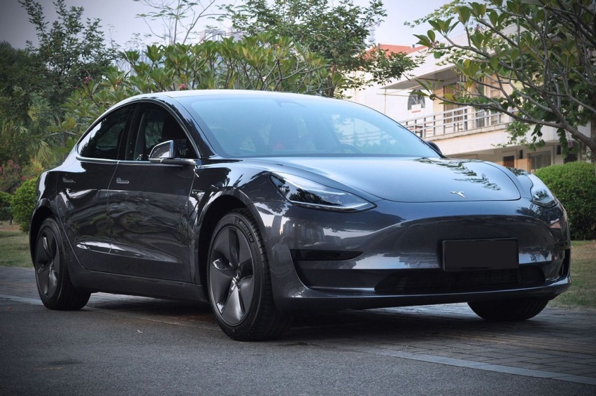 特斯拉Model3又双叒叕降价了，起售价跌破20万元指日可待