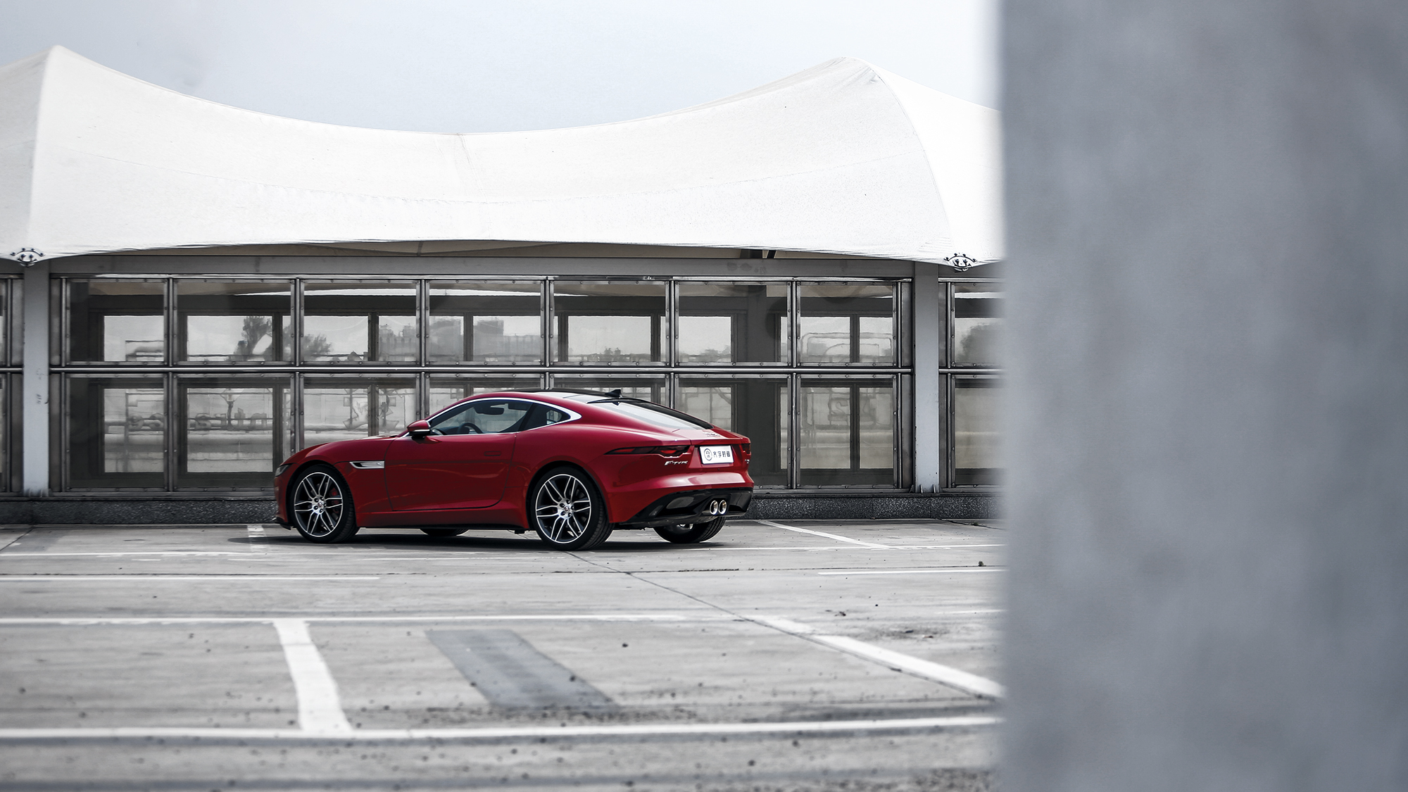 �ݱ�F-Type���e���á�Ӣ����ʿ���@�N����ֵ��~��������