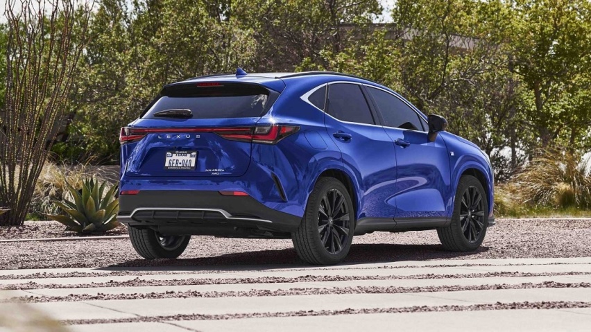 2022-lexus-nx-450h-tail.jpg