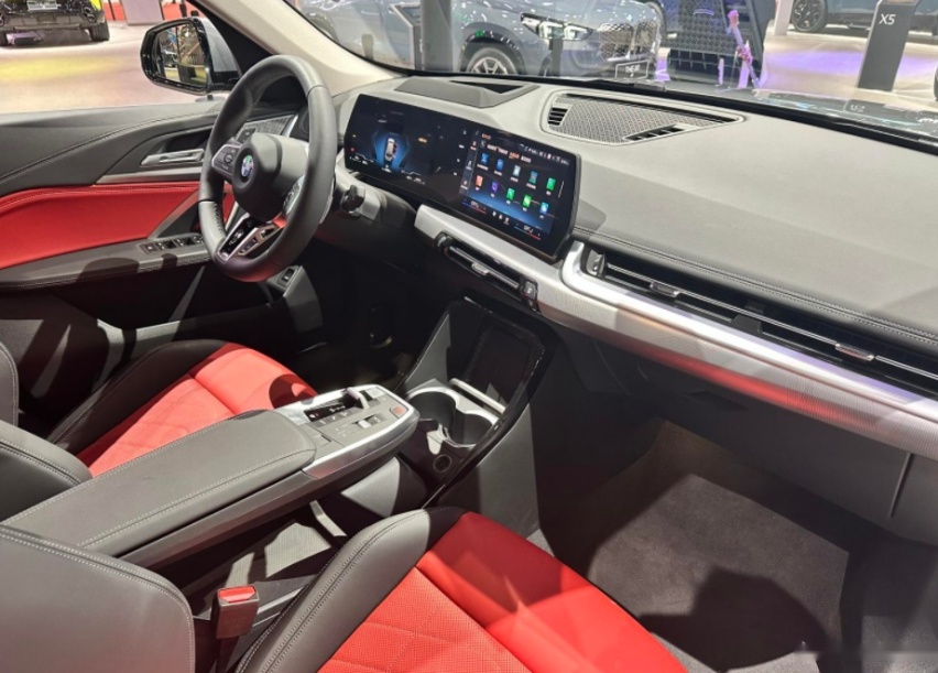 谁最值得买？凯迪拉克GT4、宝马X1、林肯冒险家同台，看完有答案