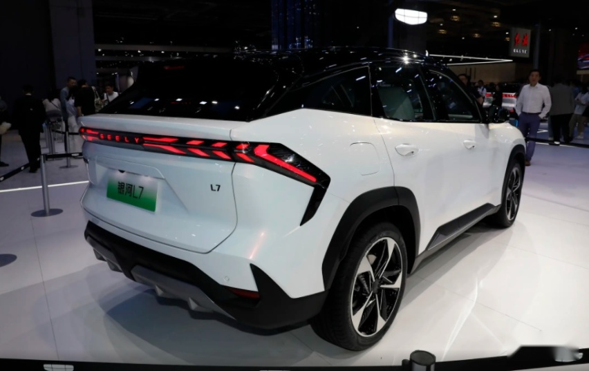 好家伙又来一“卷王”，银河L7售13.87万起，综合续航超1300公里